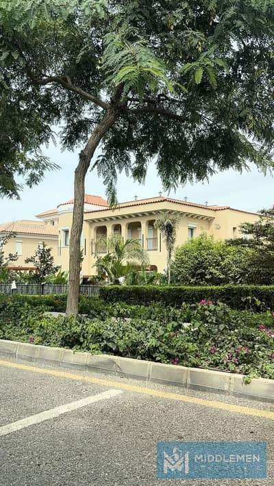 town house middle 270m Ultra Super Lux Fully Finished prime location hyde park new cairo