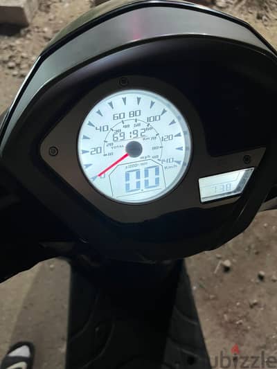 سكوتر sym st200  للبيع