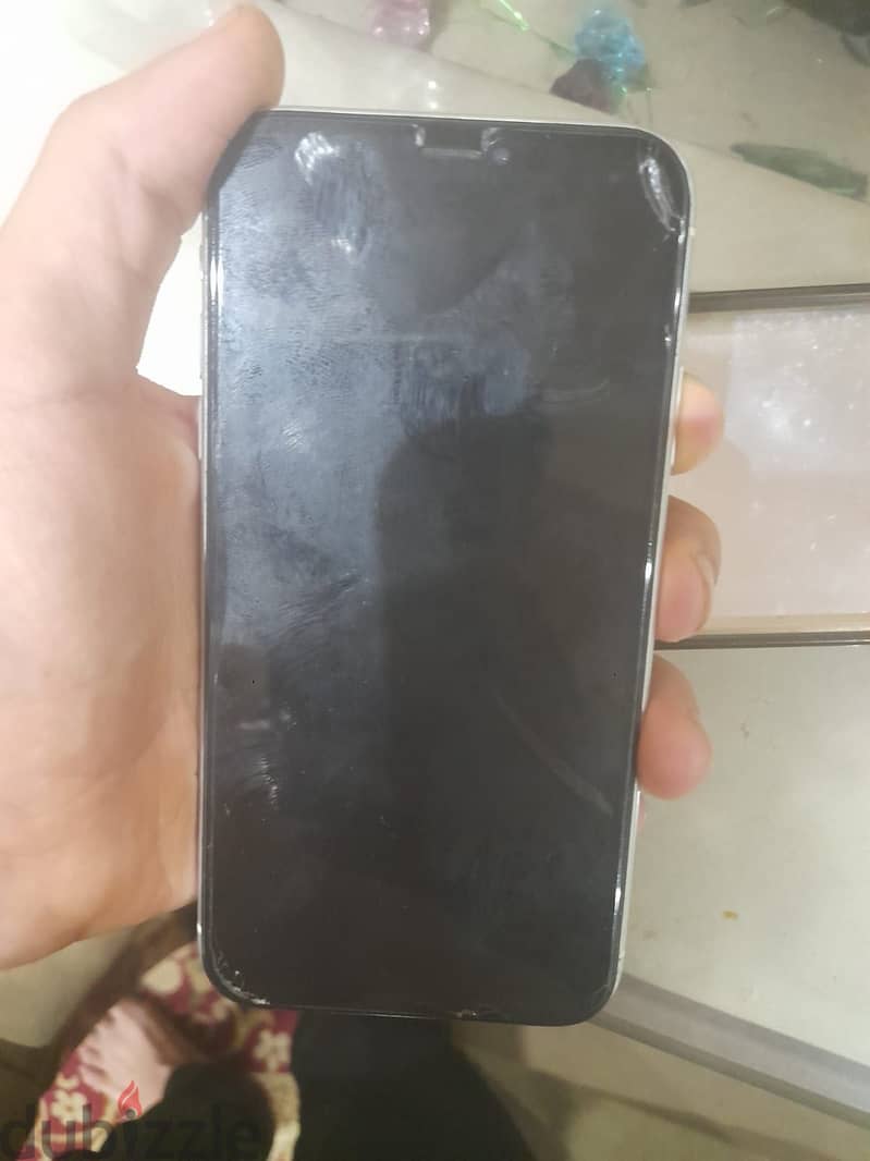 Apple - iPhone XR 4