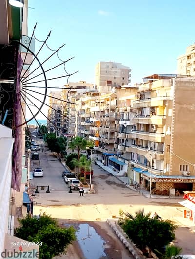 شقه في 6اكتوبر شاطئ النخيل بجوار دار الدفاع الجوي خطوات قليلة من البحر تشطيب التـــــــــــرا لوكس