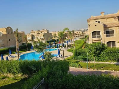 توين هاوس على حمام السباحة مباشرة للبيع في الباتيو أورو لافيستا التجمع