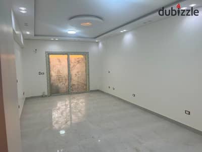 شقة للايجار ارضي بحديقة خاصة بكمبوند تاون ريزيدنس 160م
