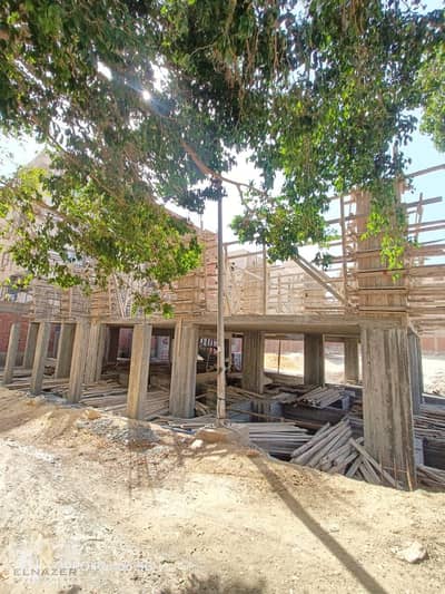 Apartment for sale in Mokattam, Al-Hudaybah Al-Wasat, the second district near the Al-Adyan complex, Al-Hafiz Mosque, and Easy Sport Club Street. Excellent upscale residential location close to all services.