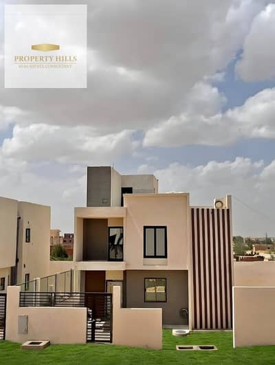 فيلا 350متر شامله جاردن كبيره في park valley الشيخ زايد بجوار جامعة مصر الدولية