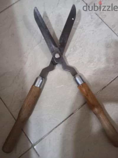 مقص  GARDENA  لتقليم وتنسيق الحدائق