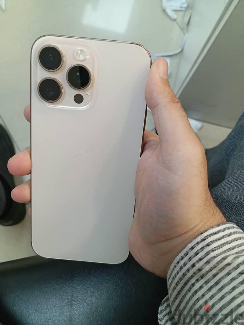 Apple - iPhone 16 Pro Max 1