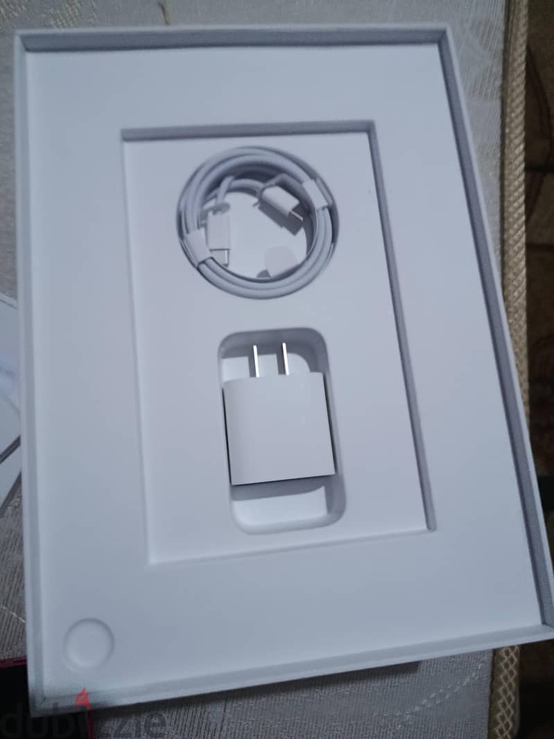 ipad (A16). . -_256GB 3