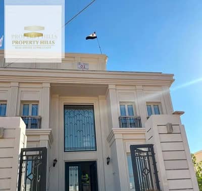 فيلا للبيع بالتقسيط علي 14سنه كومبوند فيلات فقط فيو  لاندسكيب 246متر في ارقي مكان جنب كل الأماكن