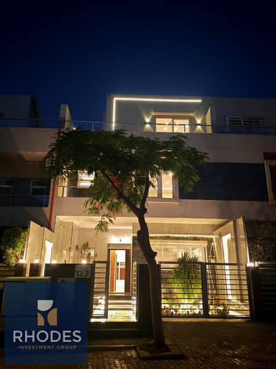 فيلا للبيع مميزه جدا بأميز موقع بالكمبوند 225 متر بأعلي تشطيب من المالك سكن فوري خالصه وسعرها قابل للتفاوض في زايد ديونز zayed dunes