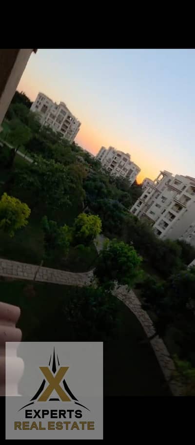 شقة لقطة للبيع فى افضل مراحل مدينتى b1 مساحة 211م بفيو وايد جاردن دور ثالث بجوار الخدمات