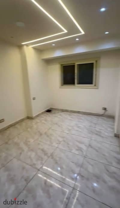 Administrative headquarters for rent in Cleopatra steps to the sea