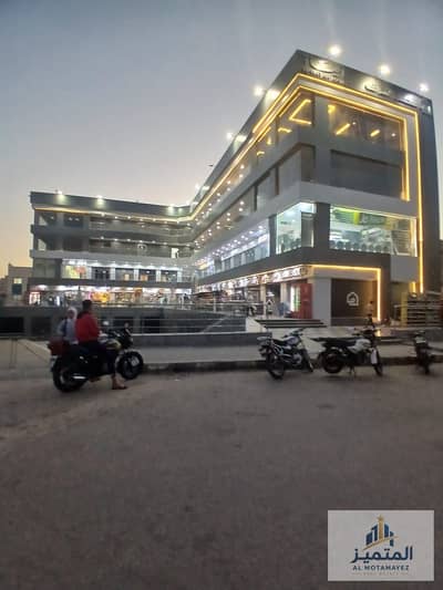 Commercial shop, 44 sq m, in Al Hayat Mall, Al Majd District, New Obour, first floor. Price per square meter: 80,000 EGP. Remaining balance: 165,000 E