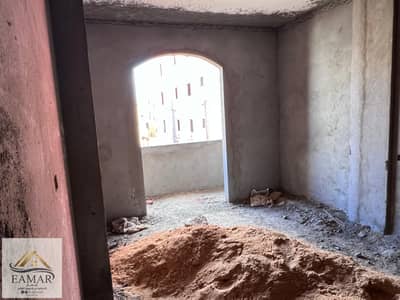 للبيع بفيلات القرنفل شقة 230م دور أول نصف تشطيب