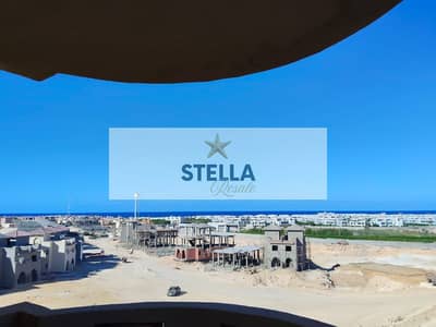 شاليه علوي للبيع استلام فوري بفيو بحر في ستيلا هايتس وتشطيب كامل بدون فرش بعد مراسي وسور في سور مع لافيستا كاسكادا وقريب من الشاطئ والخدمات وموقع مميز