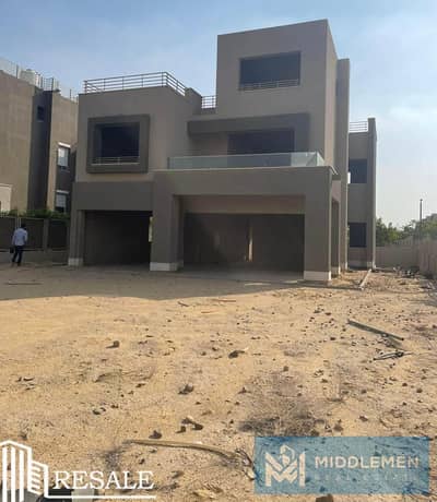 villa 405m 4beds prime location under market price in vgk new cairo