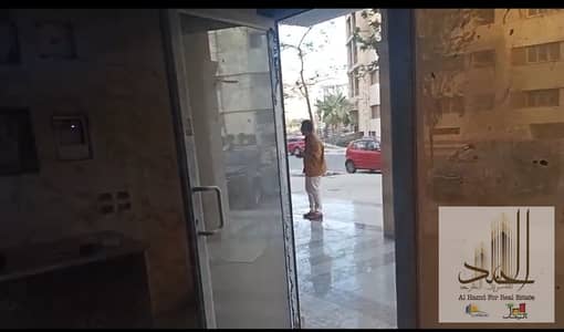 المقصد محل 70م للايجار نشط حيوي كثافة سكانية