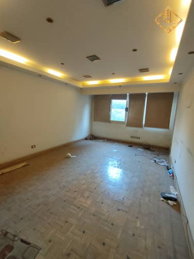 Apartment for sale, finished to a high standard ("super luxe"), in a prime location in Mohandessin.