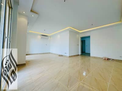 شقة مميزة للإيجار القانون  بالمطبخ وتكييفات في مدينتي – B12
