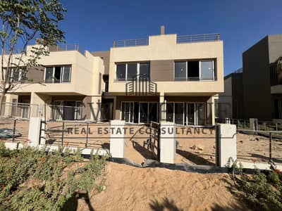 تاون هاوس بالرووف للبيع في بالم هيلز القاهرة الجديدة استلام فورى بأقساط حتى 2030 Palm Hills New Cairo