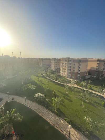 شقة للبيع في مدينتي 200م 4غرف وايد جاردن فيو  تشطيبات خاصة بجوار المول الجديد B11