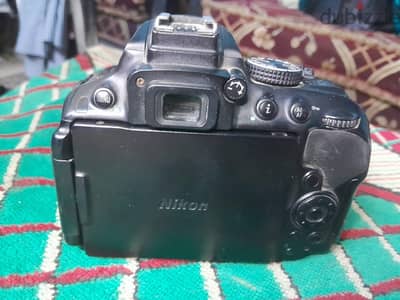 كاميرا nikon D5300 معاها عدسه 50 م بكل حاجته شغاله 100% بدون عيوب لقطه