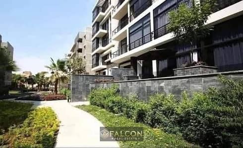 Lowest-priced 3-bedroom unit in New Cairo, ready for viewing and immediate occupancy, located in the Creek Town compound. It boasts a prime location
