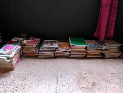 40 كيلو كتب مدرسة وكتب خارجية وكشاكيل