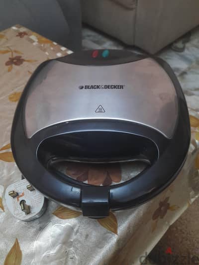 صانع السندوتشات السريع black & decker