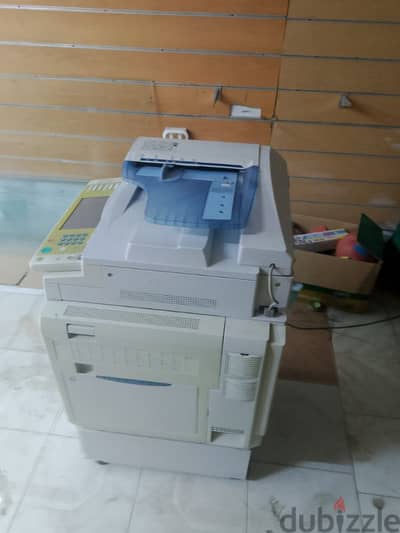 مكنه تصوير و بترينه زجاج سكريت و ريون زجاجي للبيع