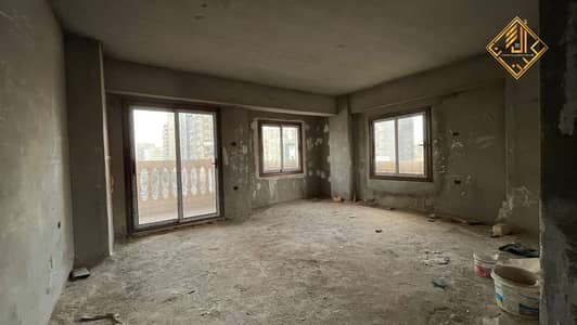 Apartment for sale, 60% finished, in a prime location in Mohandessin.