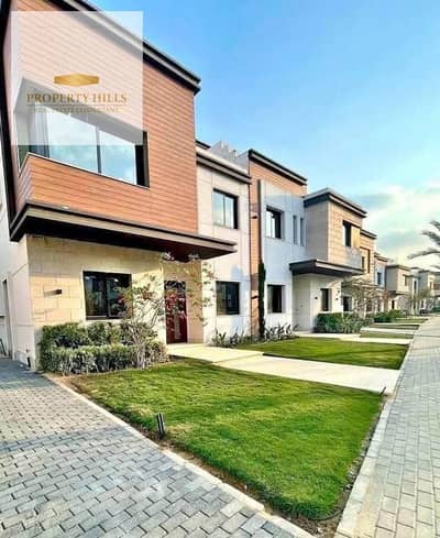 Villa for sale in Golden Square with landscape view, ready for viewing and handover