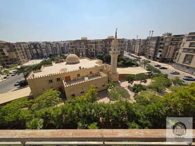 شقه للايجار مسحتها 130م في كومباوند دار مصر القرنفل