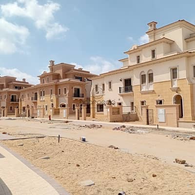 كواترو للبيع في City Gate بالقاهرة الجديدة من ديار القطرية، مرحلة Opal، مباني 255 م²، أرض 230 م²، 3 غرف نوم، 3 حمامات، غرفة ناني، غرفة معيشة، Core & S