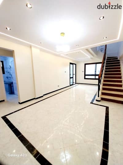 شقه بالروف في اسكندرية  شاطئ النخيل تشطيب التـــــــــــرا لوكس تصلح للسكن والاستثمار الجيد