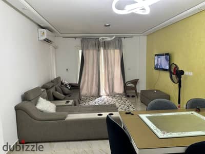 شقة مفروشة للإيجار في مدينتي B12 | 115م | الدور الأول | فيو جاردن