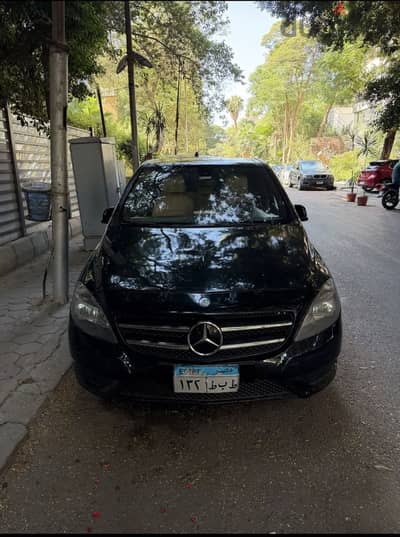 Mercedes-Benz B200 2013