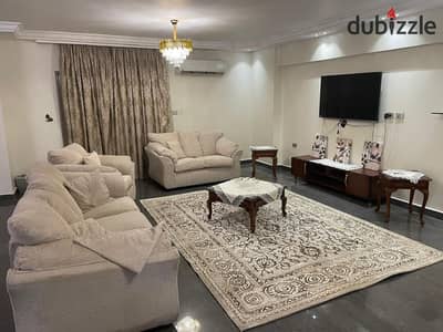 شقة مفروشة ومكيفة بالكامل ميدان لبنان موقع مميز 180م تشطيب سوبر لوكس جميع الاجهزه فرش راقي مودرن