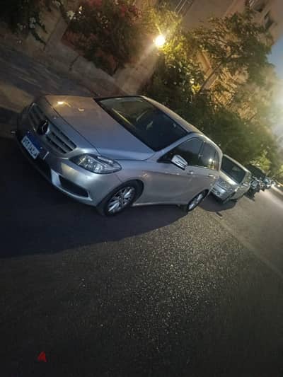 Mercedes-Benz B200 2013