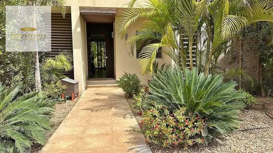 Due to financial hardship, I am selling my villa directly from the owner. Prime location, vital area.