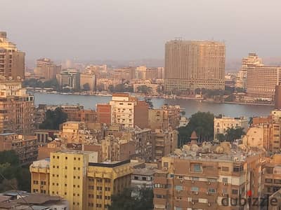للبيع بالعفش شقة فندقيه مفروشة تشطيب فندقي قرب فندق سفير ميدان المساحه للسكن الراقي والمميز بالدقي
