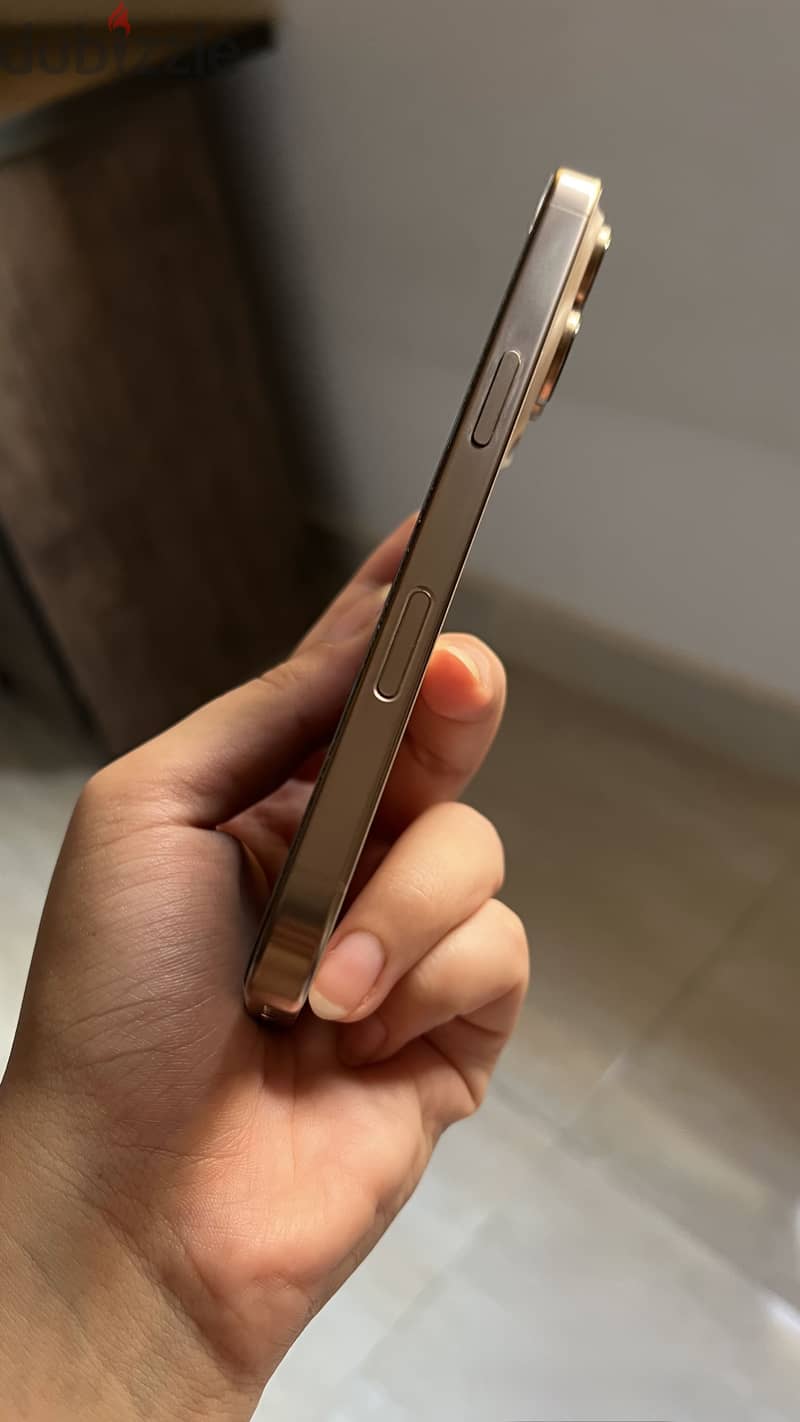 Apple - iPhone 16 Pro 9