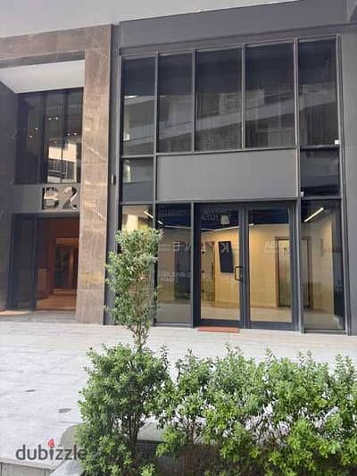 390 SQM Grand Luxury Residence with Six Bedrooms and Extensive Family Space