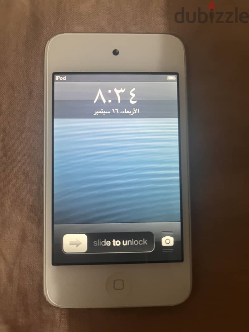 iPod touch 4th gen + charger 2