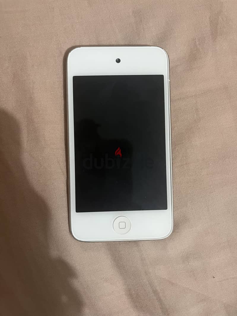 iPod touch 4th gen + charger 3