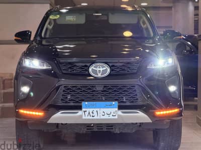 TOYOTA FORTUNER SPORT 2025 KM 37,000 Factory paint  Agency maintenance