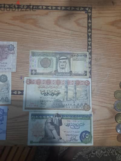 اول اصدار للريال ورقي