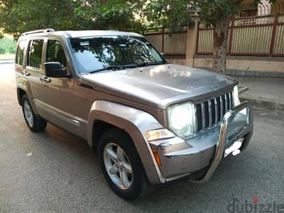جيب شيروكى 2012 فابريكا بالكامل أعلى فئه Jeep Cherokee KK 2012