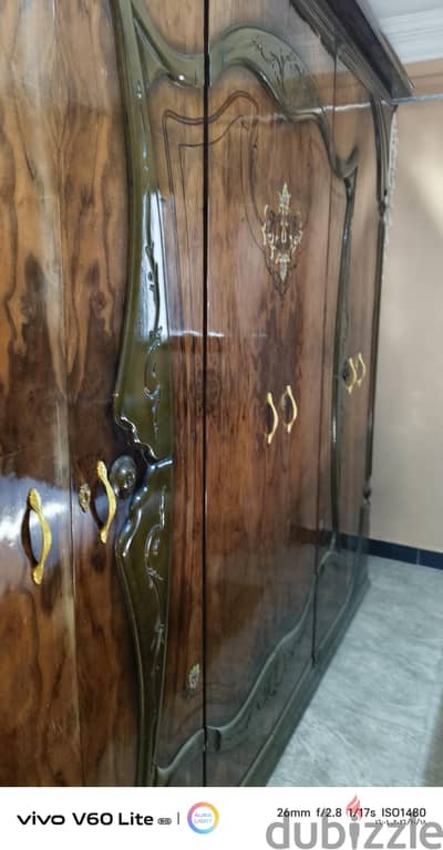 غرفة نوم كاملة7قطع بحالة الزيرو(بدون خربوش)استعمال خفيف جداً بسعرلُقطة