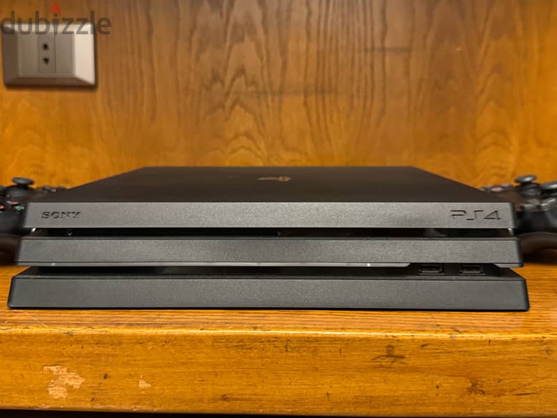 Sony PlayStation 4 Pro 1 TB 1