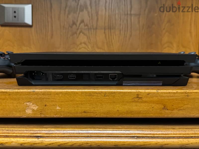 Sony PlayStation 4 Pro 1 TB 2